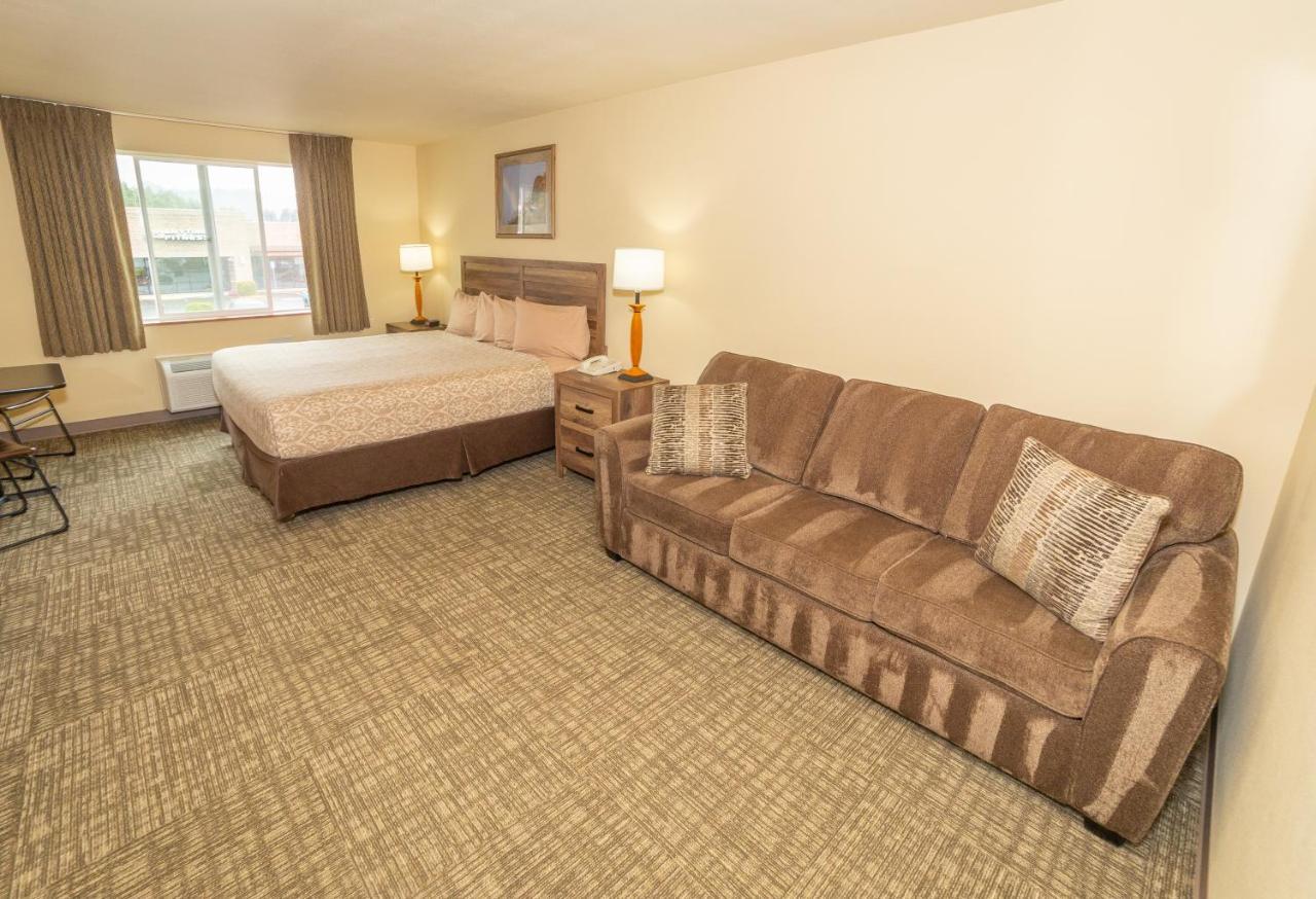 Clatskanie River Inn Extérieur photo